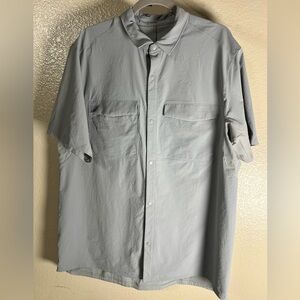 Lululemon Mens Snap button Shirt gray. Sz-M/Lg EUC